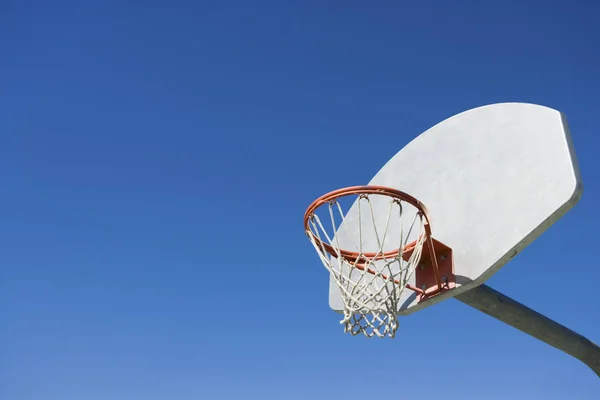 Basketballkorb Niedriger Blickwinkel — Stockfoto