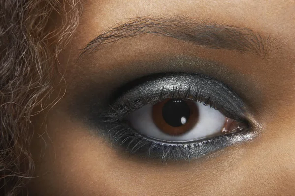 Oko Kobiety Srebrnym Okiem — Zdjęcie stockowe
