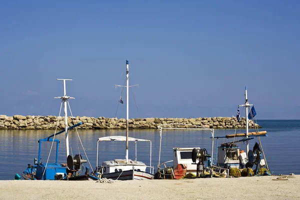 Barcos Pescador Porto Agios Stefanos Corfu Grécia — Fotografia de Stock