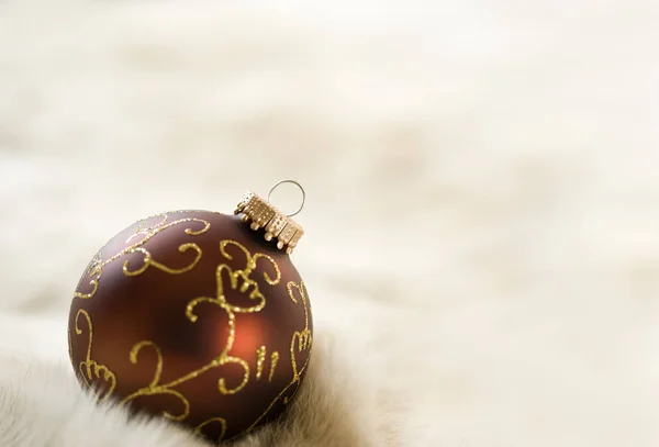 Ornamentado Marrom Dourado Bauble Natal Pele Foco Seletivo Grande Espaço — Fotografia de Stock