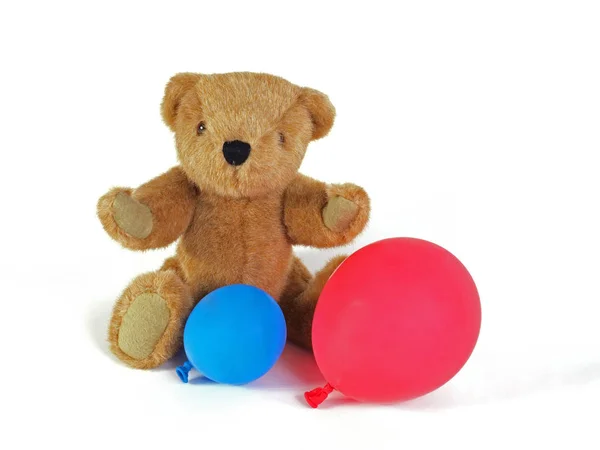 Teddy Bear Håller Blå Och Röd Ballong — Stockfoto