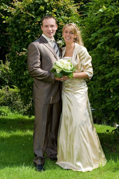 Newlyweds Enjoying Time Together — Stock Photo, Image