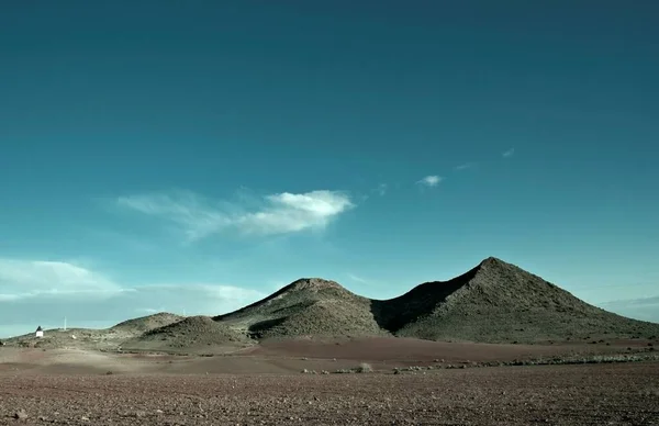 Blue Sky Arid Hills — Stock Photo, Image