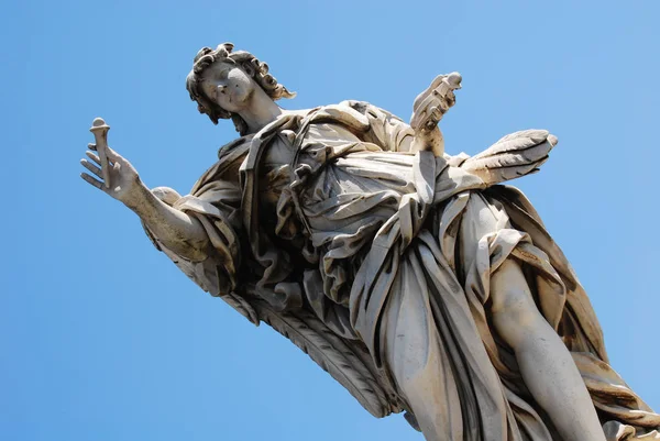 イタリア ローマ バチカン サンアンジェロ橋の釘で天使 — ストック写真