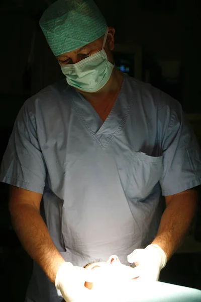 Cirujano Que Sostiene Los Pacientes — Foto de Stock