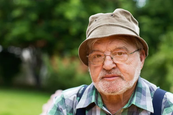 Portrait Aîné Dans Parc — Photo