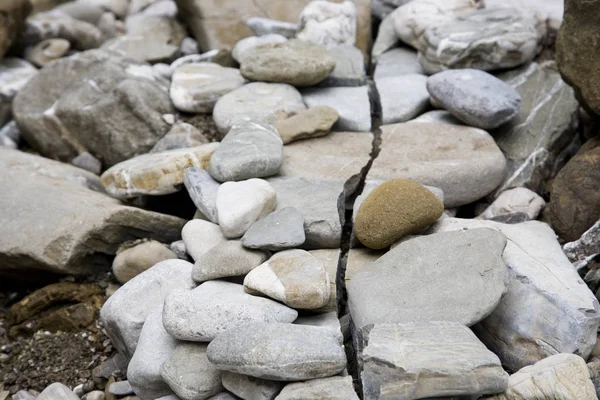 河床上的国家风格的石头平面图 — 图库照片