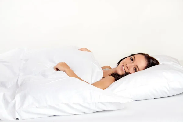 Young Woman Bed While Relaxing — Stock Photo, Image