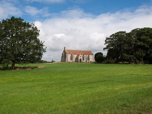 Une Église Dans Champ — Photo