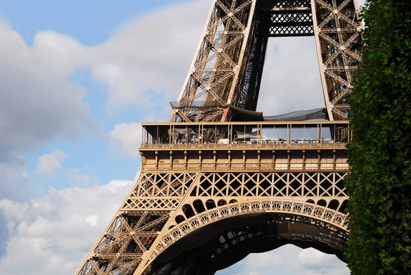 Eiffel Tower ในปาร — ภาพถ่ายสต็อก
