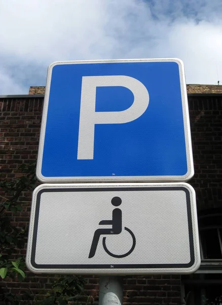 Plaza Aparcamiento Para Discapacitados —  Fotos de Stock