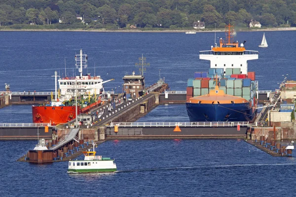 Navi Nel Holtenau Sluice Canale Kiel Kiel — Foto Stock
