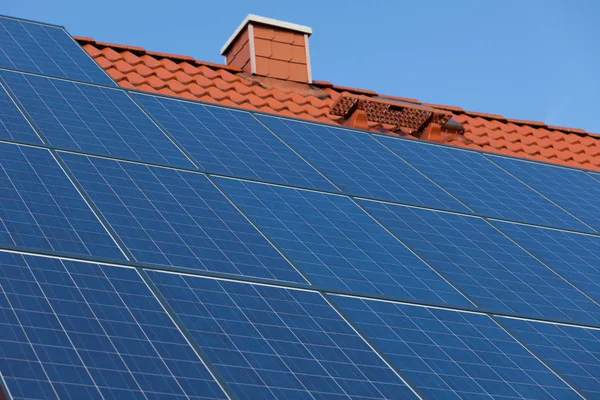 Güneş Enerjisi Ekolojik Güneş Pilleri Yeşil Elektrik — Stok fotoğraf