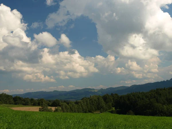 Piękny Krajobraz Naturalny Chmurami — Zdjęcie stockowe