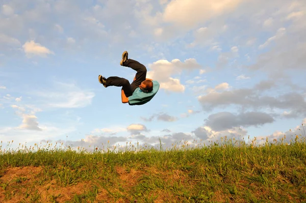 Saltar Hombre Parque — Foto de Stock