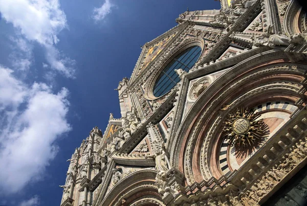 壮大な大聖堂建築の景観 — ストック写真