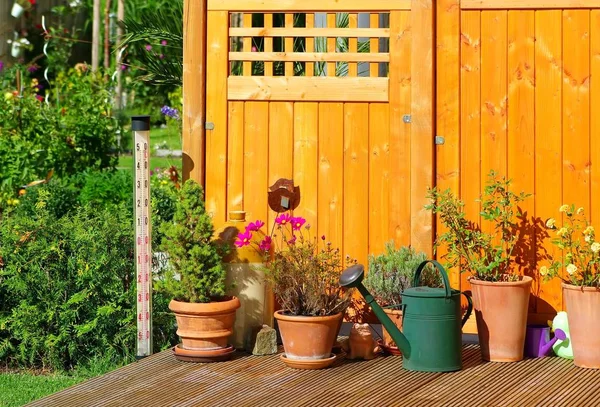 gartenidylle of a home in summer