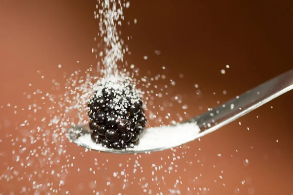 Närbild Ett Glas Vatten Med Bubblor — Stockfoto