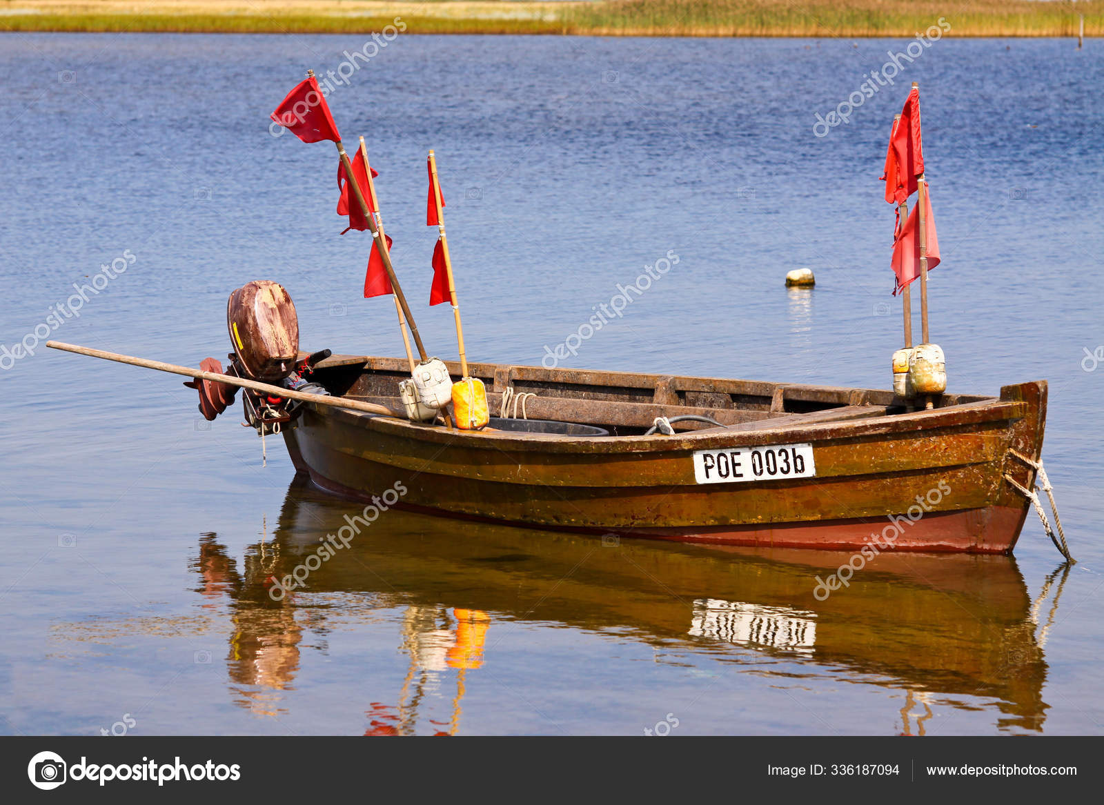 Bote Pesca Caño — Foto de stock #336187094 © PantherMediaSeller