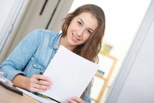 Portrait Une Jeune Jolie Secrétaire Femme — Photo