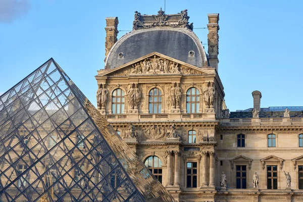 Fachada Del Museo Del Louvre Atardecer Pirámide Primer Plano París — Foto de Stock