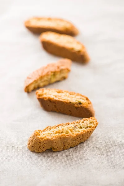 Galletas Dulces Cantuccini Biscotti Italiano Sobre Mantel —  Fotos de Stock