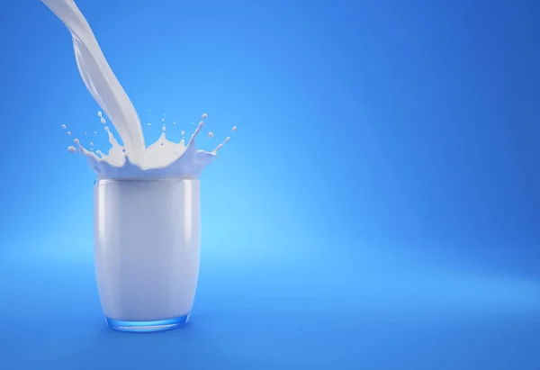 Молоко Вливається Склянку Повну Молока Коронними Бризками Синьому Фоні Вільним — стокове фото