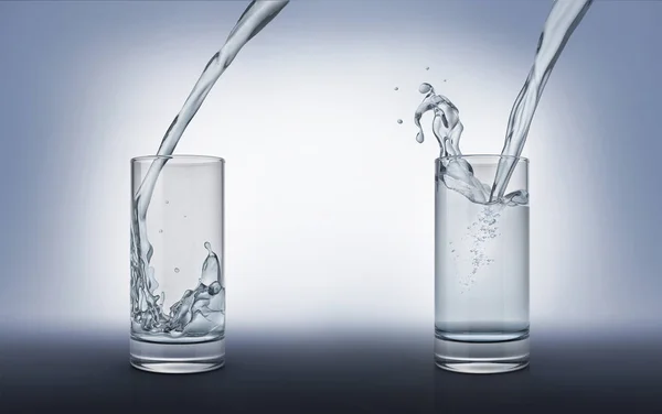 Zwei Gläser Mit Gießwasser Eines Voll Mit Spritzwasser Und Eines — Stockfoto
