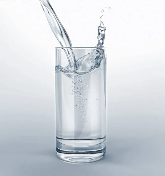 Glas Voll Klaren Wassers Mit Gießen Und Spritzen Isoliert Auf — Stockfoto