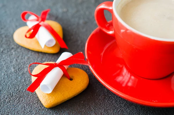 Romantische Komposition Für Valentinstag Geburtstag Oder Muttertag Rote Kaffeetasse Und — Stockfoto