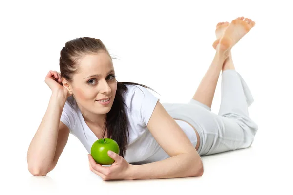 年轻美丽的女人 有一个白色背景的苹果 健康食品的概念 — 图库照片