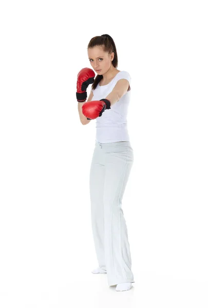 身披红色战斗手套 身披白色背景的胖胖的年轻女子 — 图库照片