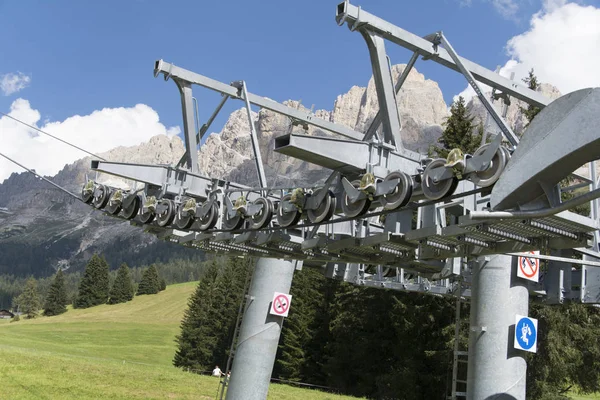 Ski Lift Och Blå Himmel — Stockfoto