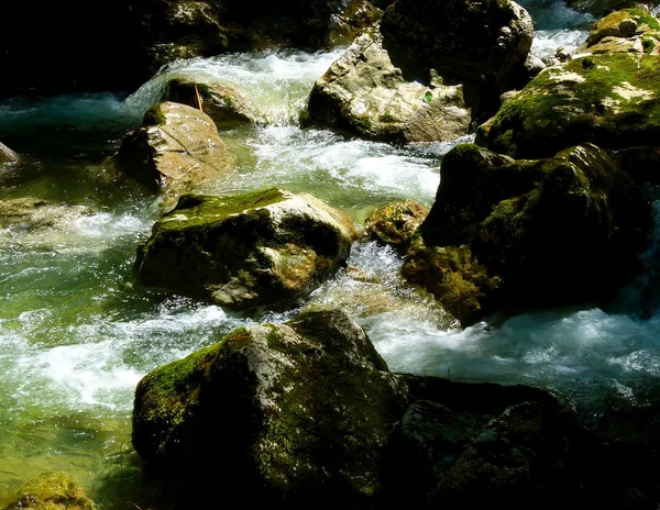 Espirro Cachoeira Incrível Fluxo Água — Fotografia de Stock