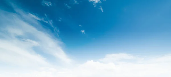 Cielo Chiaro Atmosfera Bellezza Giorno Estate Nuvole — Foto Stock