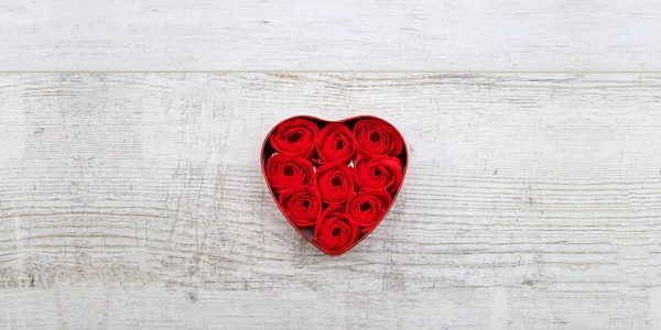 Червоні Троянди Коробці Формі Серця — стокове фото