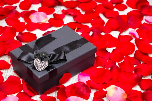 Caixas Presente Surpresa Pétalas Rosa Dia Dos Namorados — Fotografia de Stock