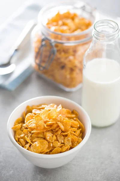 Frühstückszerealien Oder Cornflakes Schüssel Und Milch — Stockfoto