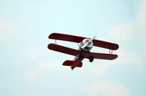 Červená Hračka Letadlo Modrém Pozadí — Stock fotografie