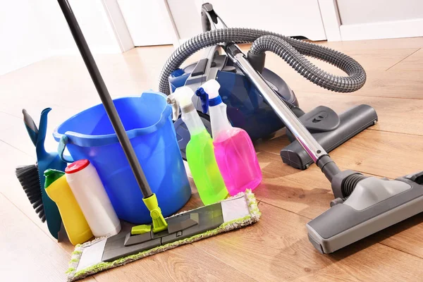 Vacuum Cleaner Variety Detergent Bottles Chemical Cleaning Supplies Floor — Stock Photo, Image