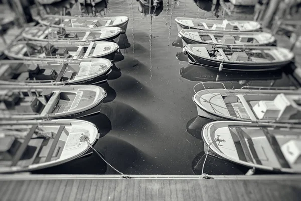 Лодки Пришвартованы Причале Детали Рекреационных Лодок Причале Рыбалка Развлечения Морской — стоковое фото