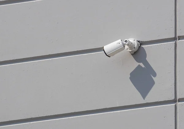 Câmera Segurança Trabalhando Parede Edifício — Fotografia de Stock