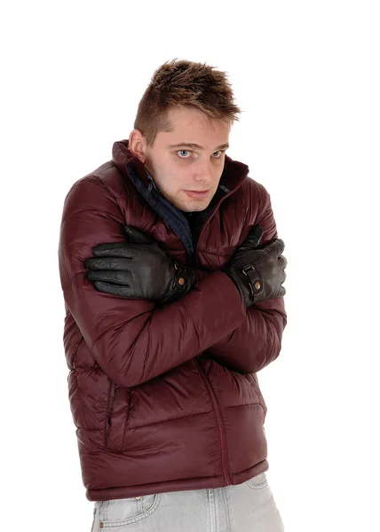 Ein Junger Gutaussehender Mann Steht Einer Weinroten Jacke Mit Den — Stockfoto