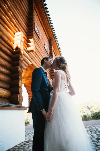 Bruden Och Brudgummen Bakgrunden Palatset Kolomna — Stockfoto