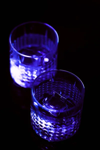 Bar Luci Colorate Con Bicchieri Alcol — Foto Stock