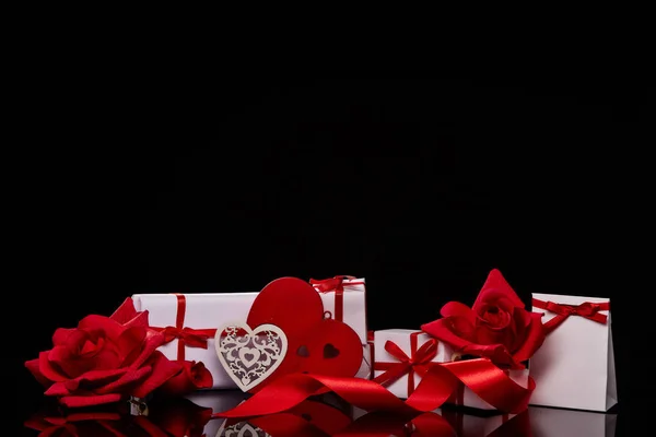 Gift Boxes Red Roses Decorative Heart Black Background Valentine Day — Stock Photo, Image