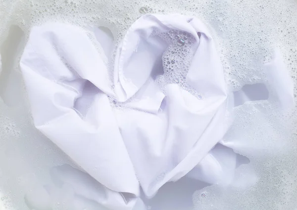 Vor Dem Waschen Ein Tuch Einweichen Weißes Hemd — Stockfoto