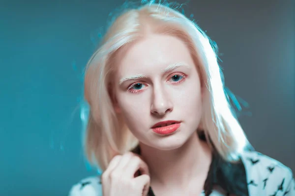 Портрет Блондинки Альбиноса Студии — стоковое фото
