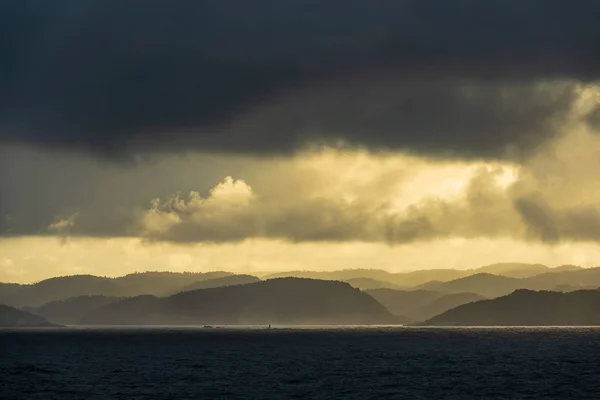 Vista Para Fiorde Lyngdalsfjord Com Pôr Sol Noruega — Fotografia de Stock