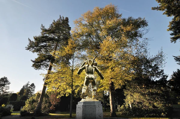 Ангел Фонтан Кладбище Ганновере Осенью — стоковое фото